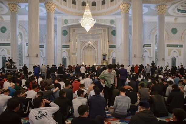 Foto - Kazakistan’da iki yıl aradan sonra Kadir Gecesi camilerde idrak edildi