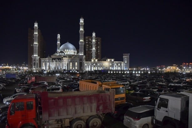 Kazakistan’da iki yıl aradan sonra Kadir Gecesi camilerde idrak edildi