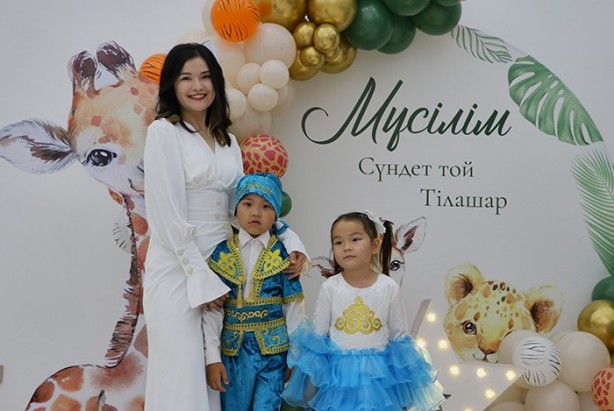 Foto - Kazakistan'da ilginç gelenek: Saçları merasimle kesildi!