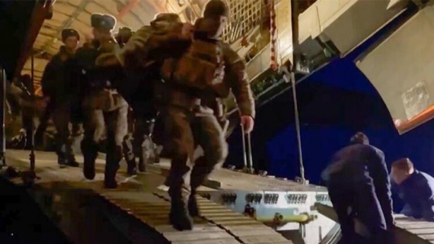 Kazakistan'dan korkunç görüntüler! Ruslar ayak bastı