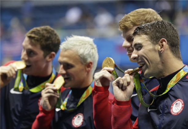 Foto - Kazandıkları madalyaları neden ısırıyorlar?