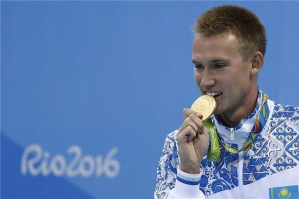 Foto - Kazandıkları madalyaları neden ısırıyorlar?