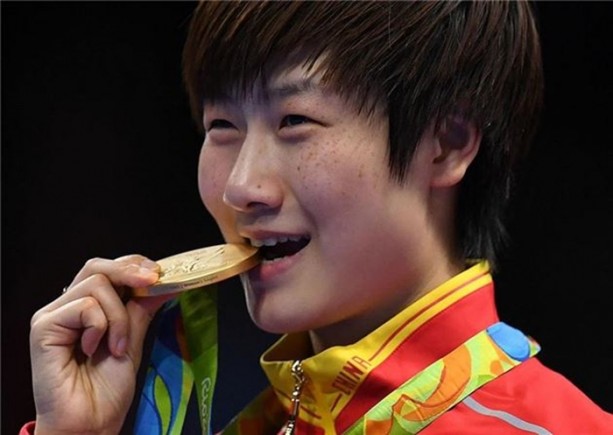 Foto - Kazandıkları madalyaları neden ısırıyorlar?