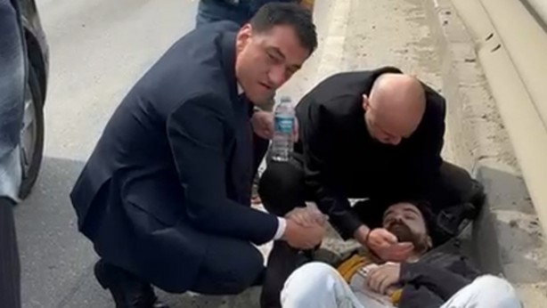 Foto - Kazaya denk gelen CHP Giresun adayının yaralıya sorduğu soru şaşkına çevirdi! Koyun can, kasap et derdinde