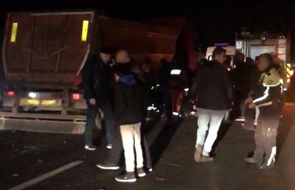 Foto - Kazaya müdahale eden polis memuru kamyonun altında kaldı