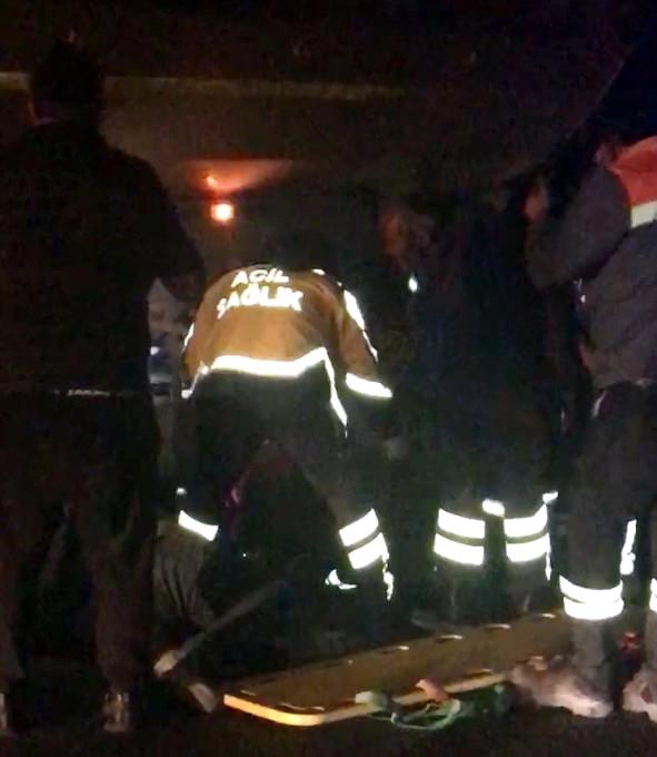 Foto - Kazaya müdahale eden polis memuru kamyonun altında kaldı