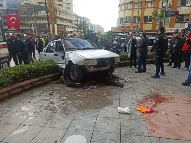 Foto - Kazaya müdahale eden polis, otomobilin çarpması sonucu yaralandı