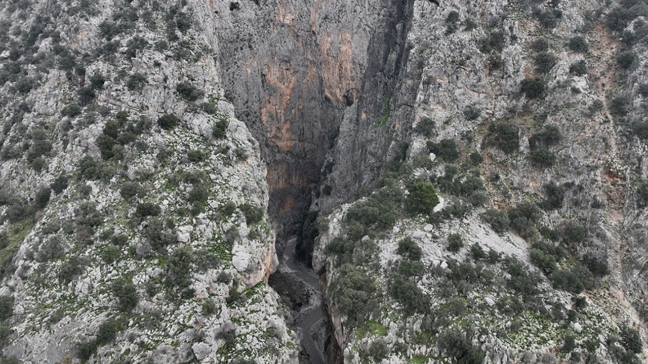 Foto - Keçilerini arayan çobandan müthiş keşif! İnsanlar bölgeye akın ediyor