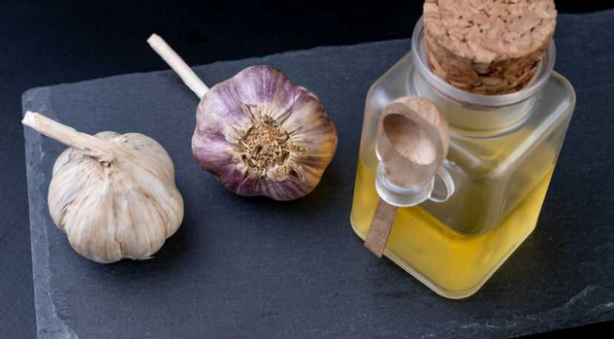 Foto - Kellik tedavisi için sarımsak kürleri: İşimize yarar mı? Saçı dökülen ve kepek sorunu yaşayanların dikkatine