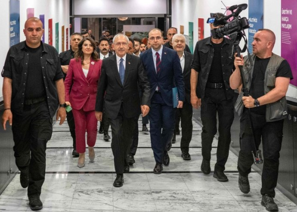 Foto - Kemal Kılıçdaroğlu’ndan skandal sözler! Gençlerin aklıyla alay ederek istismara kalkıştı