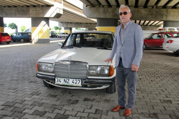 Foto - Kemal Sunal'ın arabasını satışa çıkardı