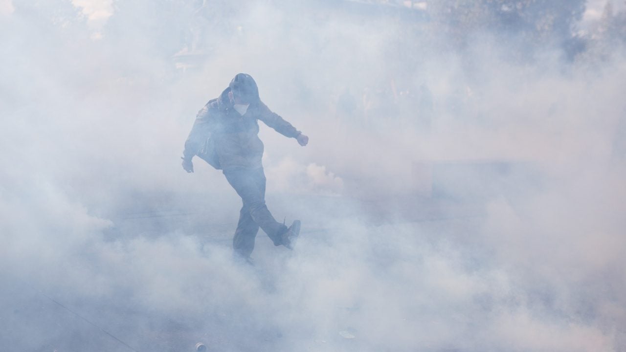 Foto - Kemalistlerin öykündüğü ülkede son durum: Eylemcilerle polis arasında çatışma!