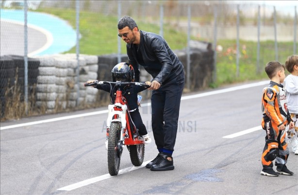 Foto - Kenan Sofuoğlu'nun 4 yaşındaki oğluna nazar değdi! 