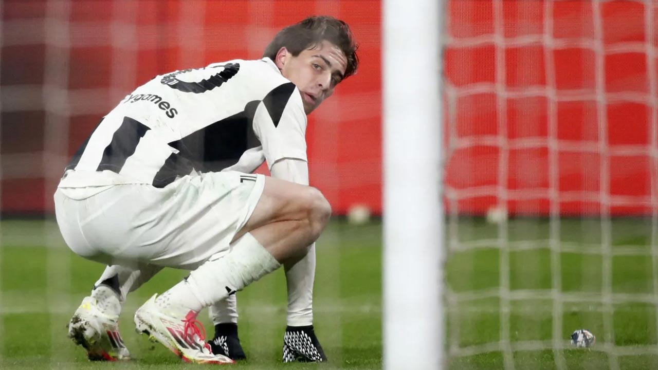 Foto - Kenan Yıldız’dan kaçırdığı pozisyon sonrası açıklama! ‘Özür dilerim'