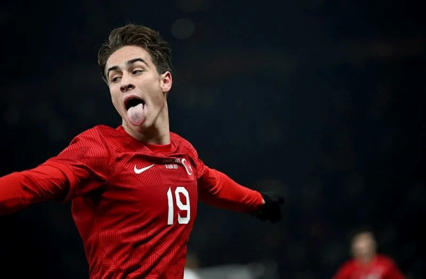 Foto - Kenan Yıldız'dan müthiş gol! Milli yıldız attığı golle Juventus tarihine geçti