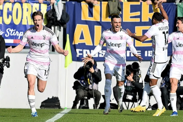 Foto - Kenan Yıldız'dan müthiş gol! Milli yıldız attığı golle Juventus tarihine geçti