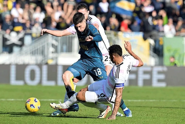 Foto - Kenan Yıldız'dan müthiş gol! Milli yıldız attığı golle Juventus tarihine geçti