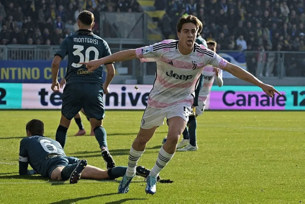 Foto - Kenan Yıldız'dan müthiş gol! Milli yıldız attığı golle Juventus tarihine geçti