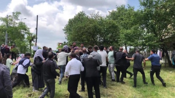 Foto - Kendi evini ateşe verdi!