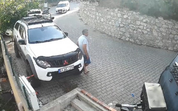 Foto - Kendi evini ve araçlarını yakıp, olan biteni böyle izlemiş