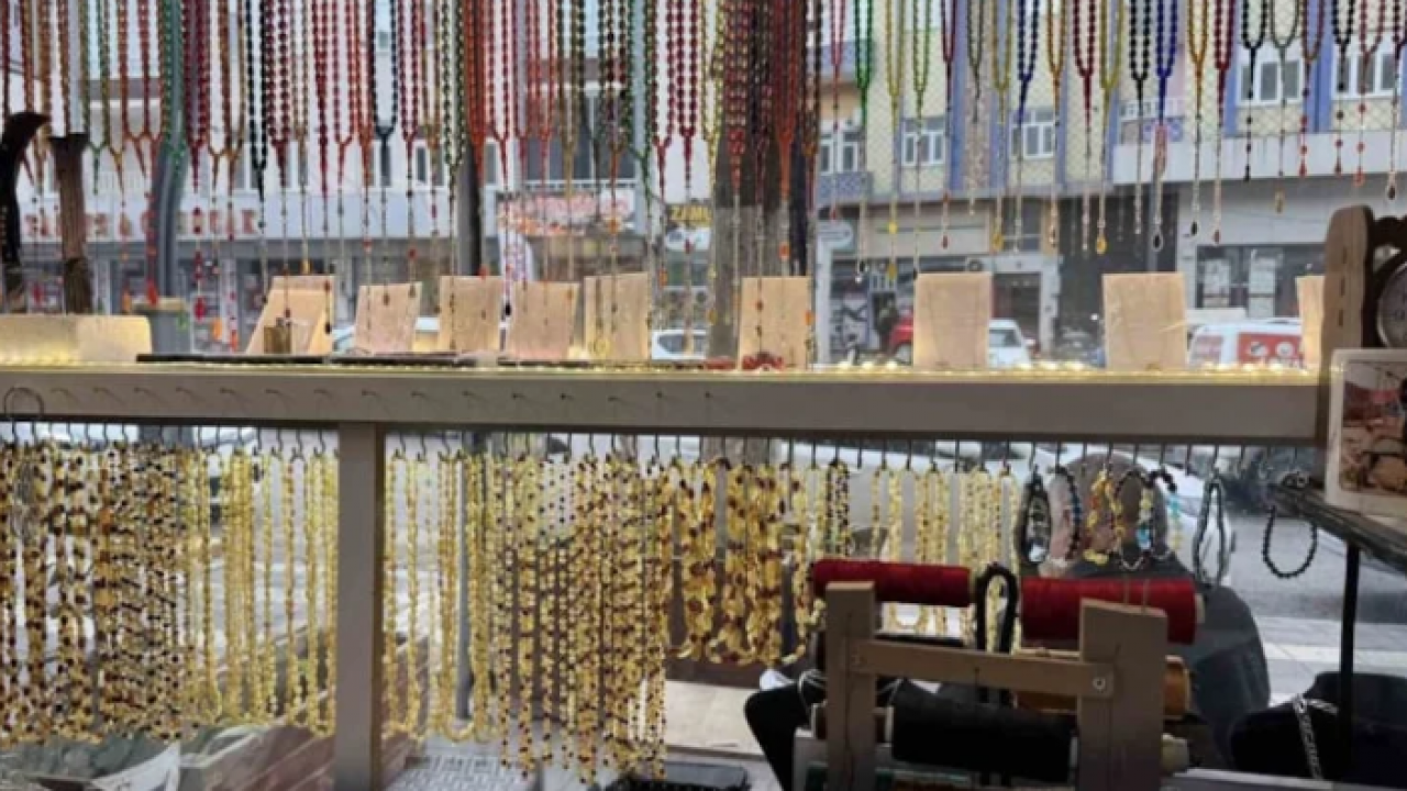 Kendi imkanıyla üretiyor: Tanesini 40 bin liradan satıyor!