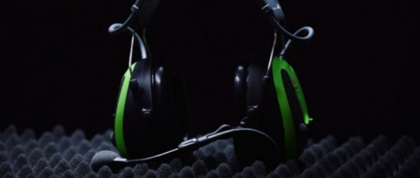 Kendi kendini şarj eden kulaklık ürettiler! İşte fiyatı