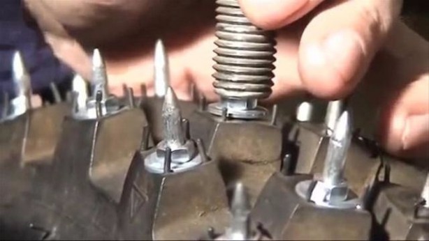 Foto - Kendi kış lastiğini yaptı! Siz de yapabilirsiniz!