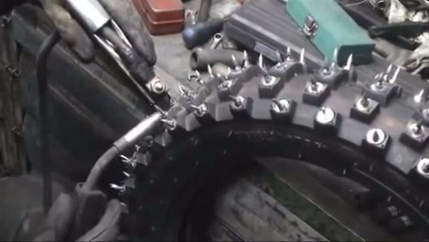 Foto - Kendi kış lastiğini yaptı! Siz de yapabilirsiniz!