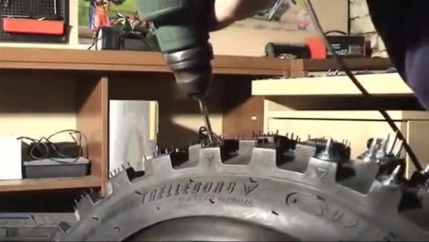 Foto - Kendi kış lastiğini yaptı! Siz de yapabilirsiniz!