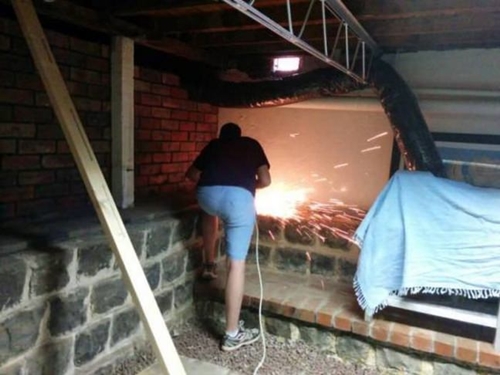 Kendi sinema salonunu kendi yaptı