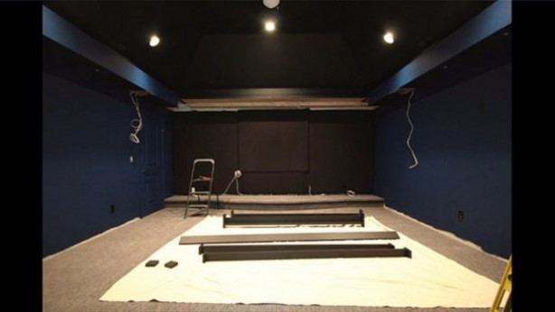 Foto - Kendi sinema salonunu yaptı!