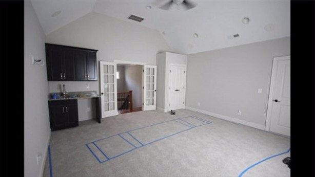 Kendi sinema salonunu yaptı!