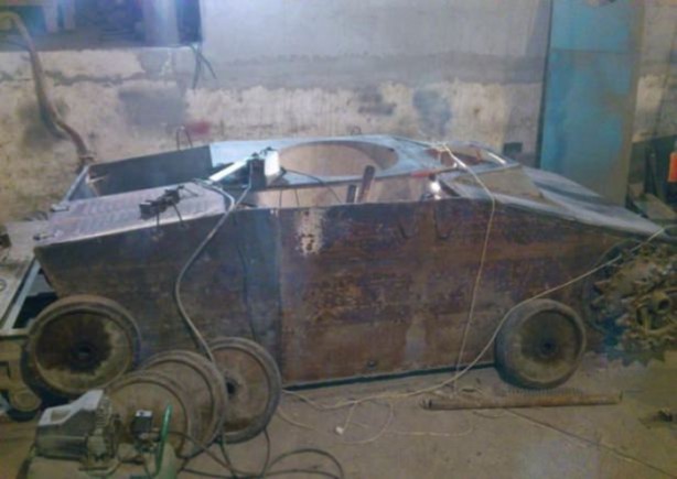 Foto - Kendi tankını yaptı