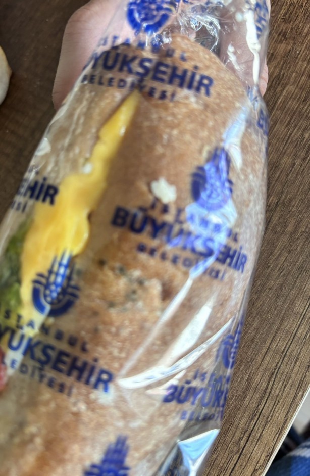 Foto - Kendi yandaşlarına lüks otellerde tatil, milletin çocuklarına küflü ekmek! Ekrem İmamoğlu'na tepki yağıyor