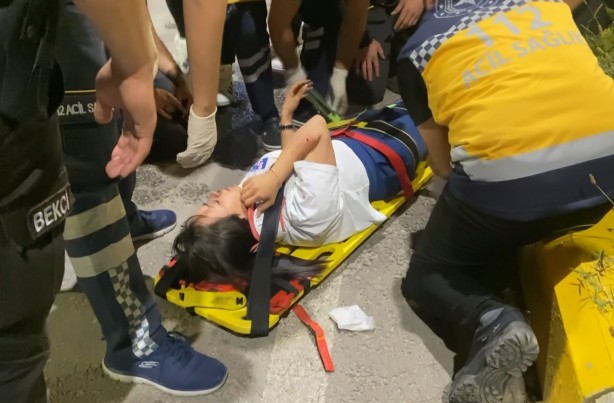 Foto - Kendi yarasını unutup hamile arkadaşının yarasını sardı