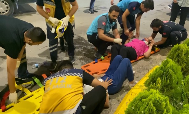 Foto - Kendi yarasını unutup hamile arkadaşının yarasını sardı