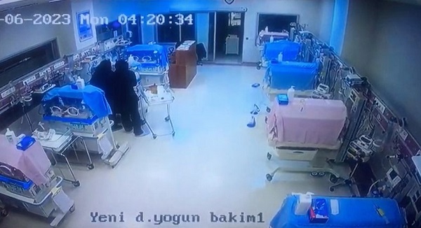 Foto - Kendilerini değil bebekleri düşündüler! Bakın minik bebekleri nasıl korudular