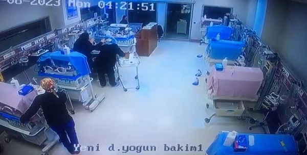 Foto - Kendilerini değil bebekleri düşündüler! Bakın minik bebekleri nasıl korudular