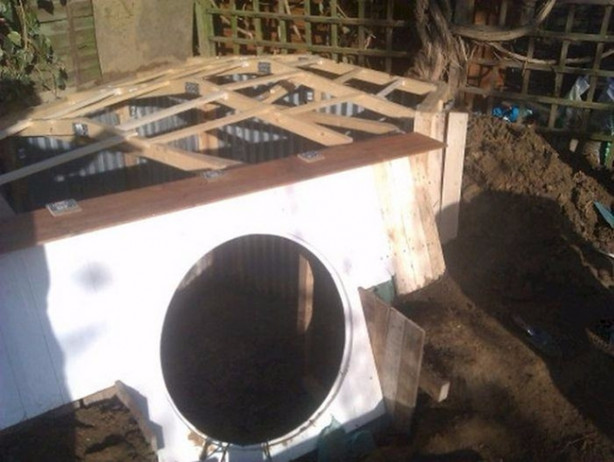 Foto - Kendine hobbit deliği yaptı!