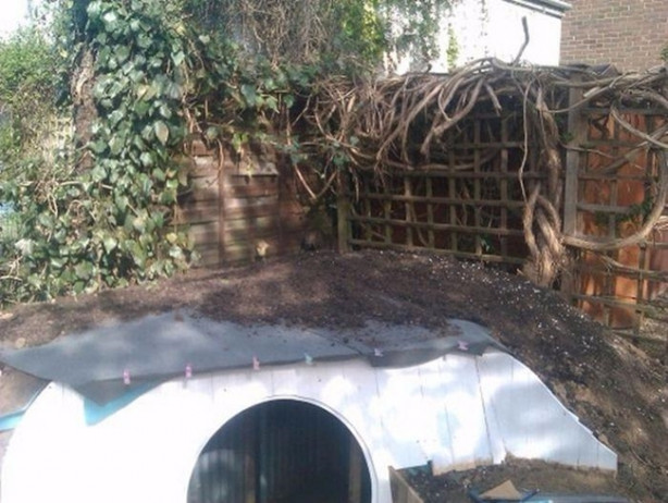 Foto - Kendine hobbit deliği yaptı!