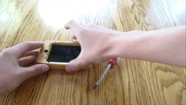 Foto - Kendine öyle ilginç bir telefon kılıfı yaptı ki...