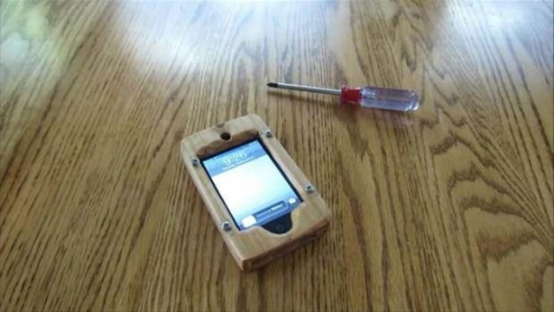 Foto - Kendine öyle ilginç bir telefon kılıfı yaptı ki...