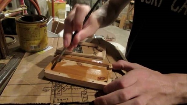 Foto - Kendine öyle ilginç bir telefon kılıfı yaptı ki...