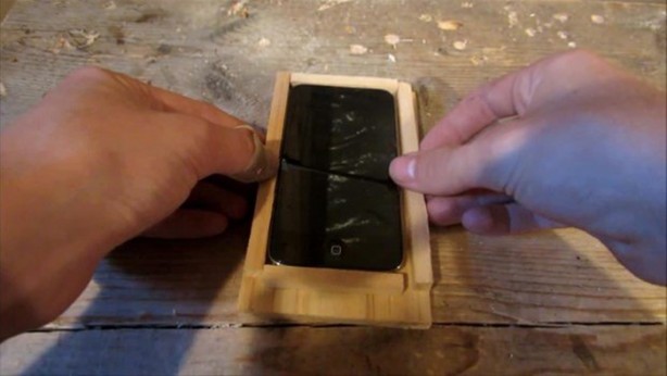 Foto - Kendine öyle ilginç bir telefon kılıfı yaptı ki...