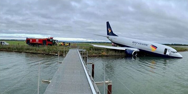 Foto - Kendini gemi sanan uçak