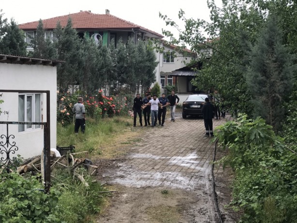 Foto - Kendini yangın çıkardığı eve kilitledi