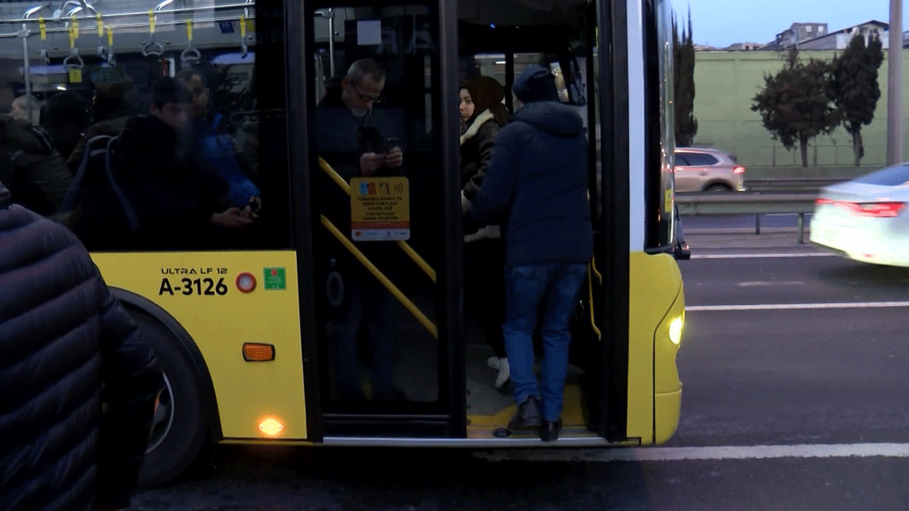 Foto - Kendisi adaylık peşinde koşarken işte vatandaşın hali! Ekrem İstanbul'un balatalarını yaktı