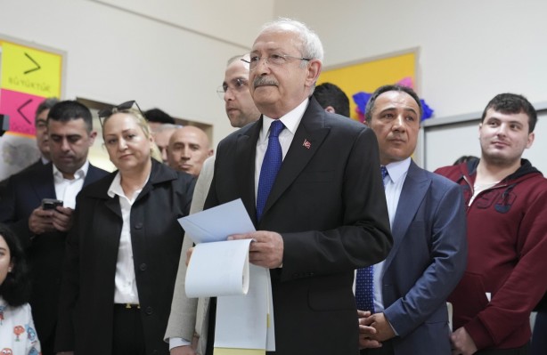 Foto - Kendisini hançerleyen CHP’lilere mi verdi? Devrik lider oyunu kullandı