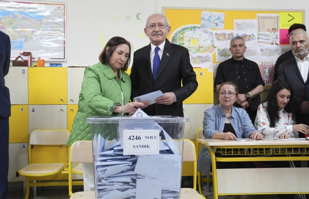 Foto - Kendisini hançerleyen CHP’lilere mi verdi? Devrik lider oyunu kullandı