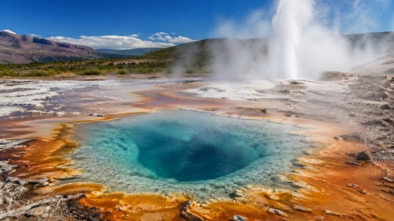 Kent sakinlerini 'beyaz petrol' heyecanı sardı: Yerin altından fışkırması an meselesi